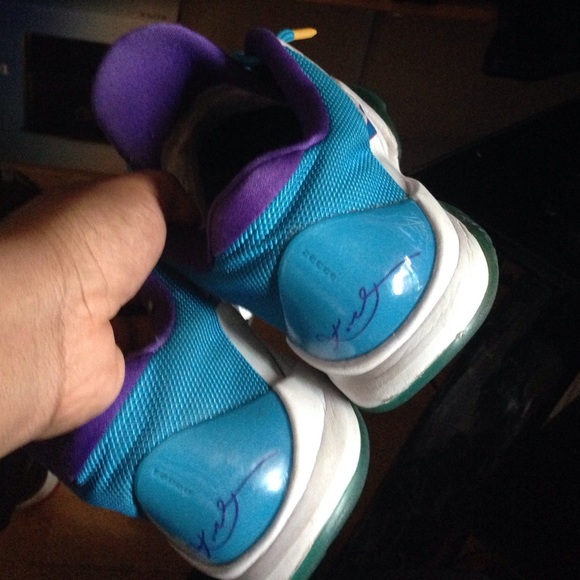 Shoes - Picture 2 of 3