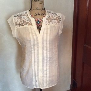 Eddie Bauer pretty linen lace top medium