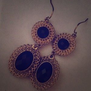 * NEVER WORN * elegant gold + black drop earrings