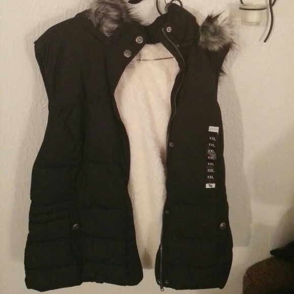 Sleeveless coat/vest with hood.