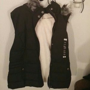 Sleeveless coat/vest with hood.