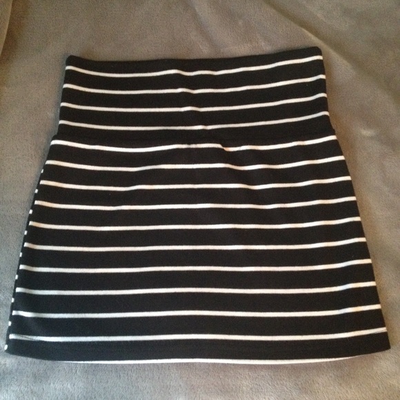 Rue 21 Black & White High Waisted Skirt - Picture 3 of 3