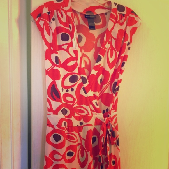 NWOT Bisou Bisou wrap poppy pattern wrap dress