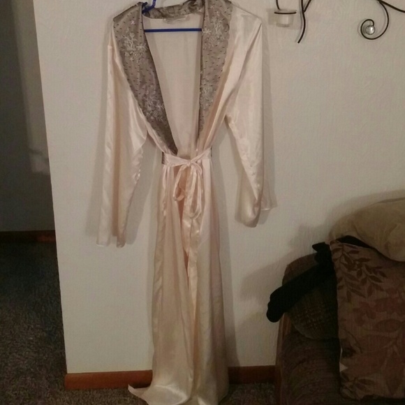 Beautiful Valerie Stevens night robe
