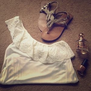 ⛔️Traded⛔️ One Shoulder American Eagle Cream Top