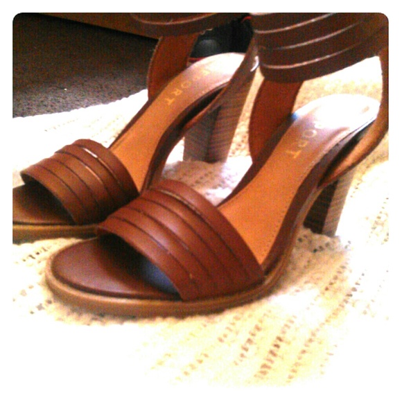 Report Chunky Tan Heels