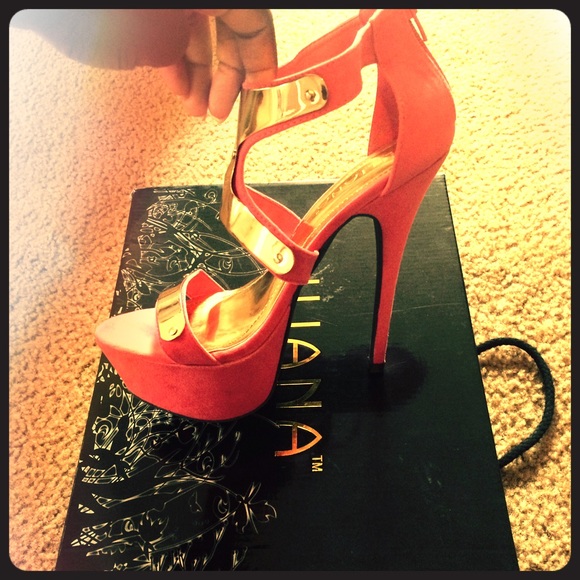 Peach pumps