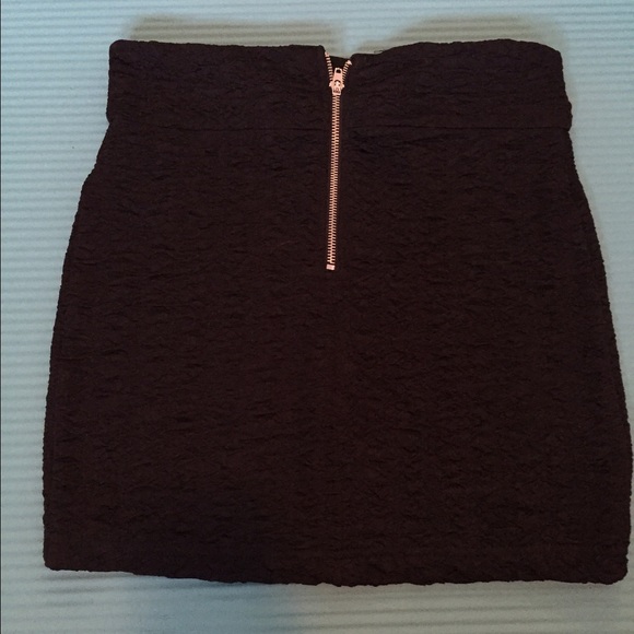 Forever 21 black skirt! - Picture 2 of 3