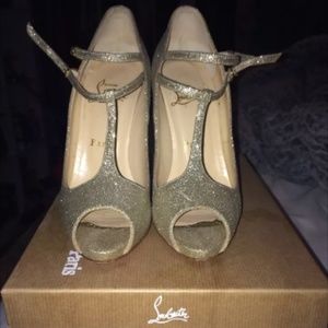Christian louboutin talitha t strap pump. Sz36.5