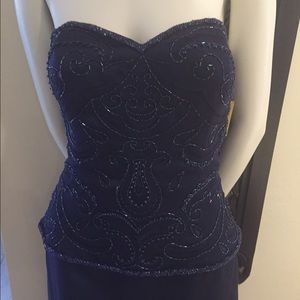 Midnight blue long evening gowm