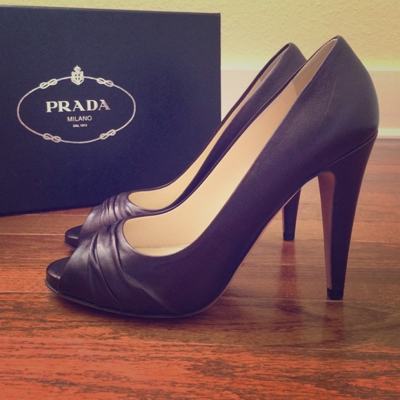 Prada purple leather heels - US 8 - new