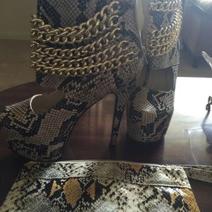 Snakeskin platform pump