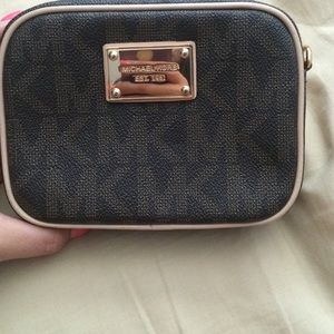 Michael kors cross body