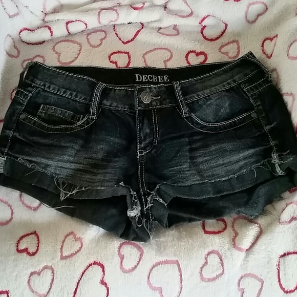 Decree shorts.