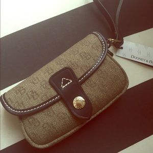 DOONEY & BOURKE 💁🏽💁🏼💁🏻 wristlet