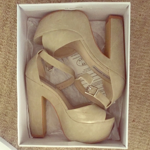 Platform heels with box