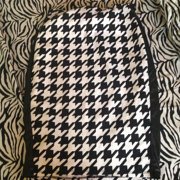 🌸White&black  pattern skirt🌸
