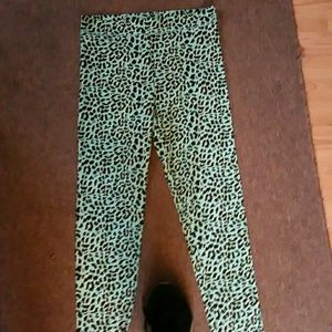 SOLD!!Nwt vs pink leggings bundle