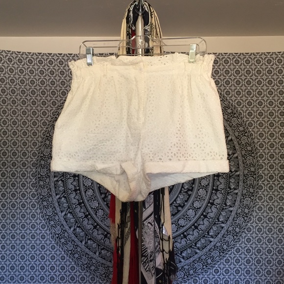 ✨$10✨SALE!!! Ecote floral shorts