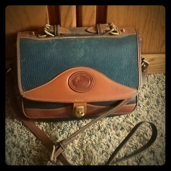 Dooney and Bourke cute messenger