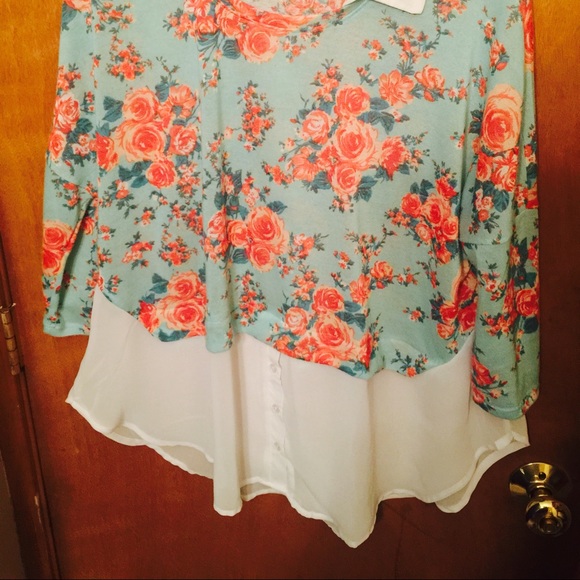Floral shirt from Debs - Picture 3 of 4