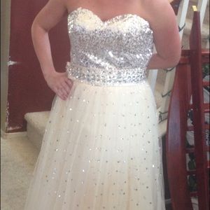 Champing sequins dress