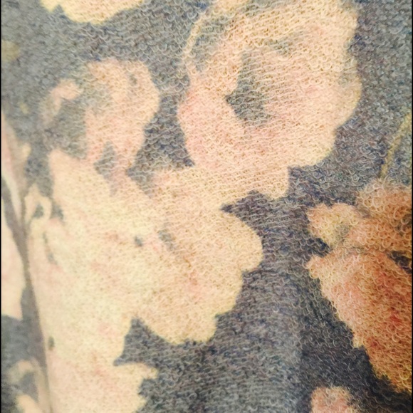 Faded purple floral shirt - Picture 1 of 3