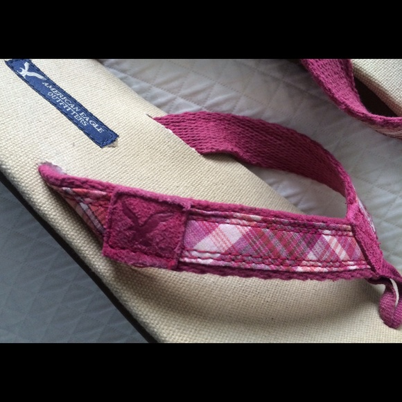 American Eagle flip flops - size 8 - worn once
