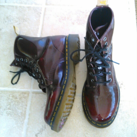 DR. MARTEN 8 EYE VEGAN RED BOOTS