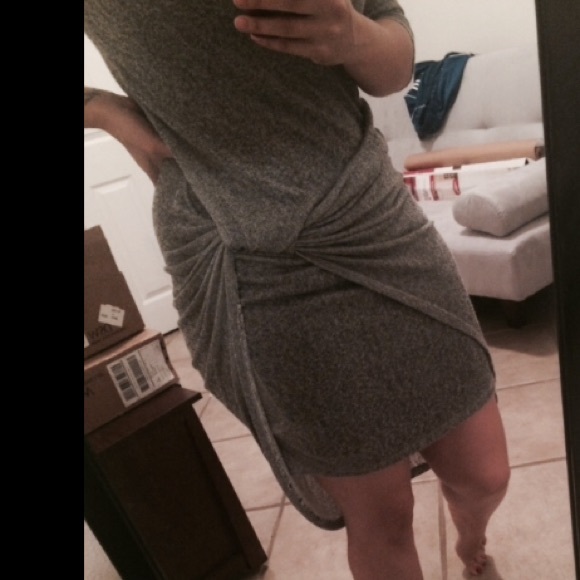 Light weight body con mid length sleeve - Picture 3 of 4