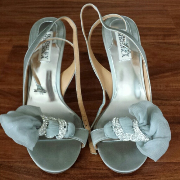 Badgley Mischka Silver Medium Height Size 6 1/2
