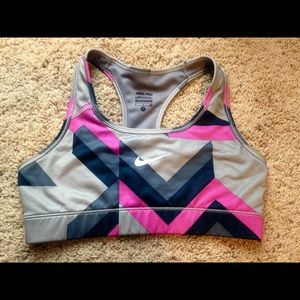 Nike pro sports bra