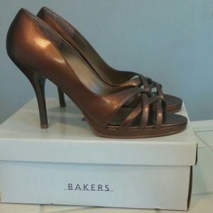 Baker bronze heel