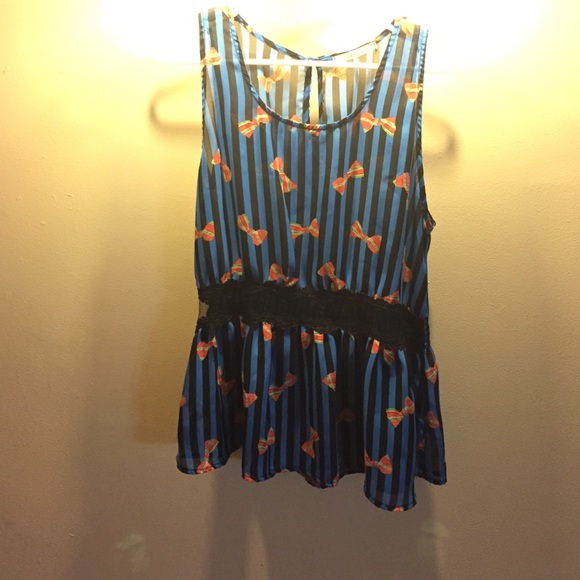 🎀Bow Striped Top🎀 - Picture 2 of 4