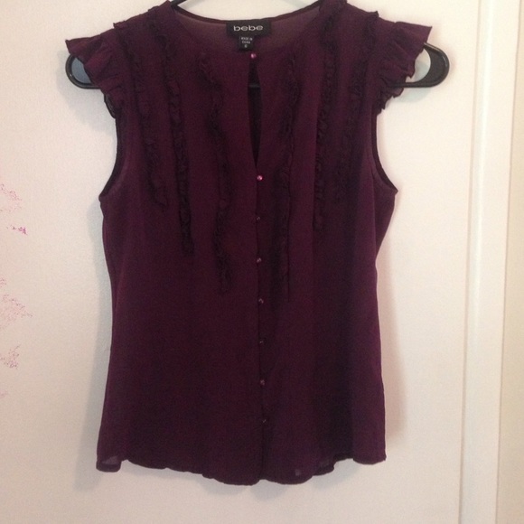 Key hole button up blouse.