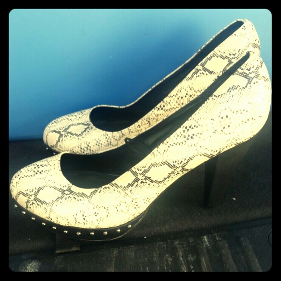 Torrid snakeskin heels 4 inch heel with platform