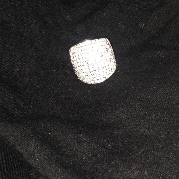 Beautiful pave set diamonique ring - Picture 1 of 4