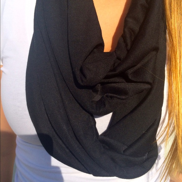 🚫SOLD🚫 Infinity Scarf - Picture 2 of 2