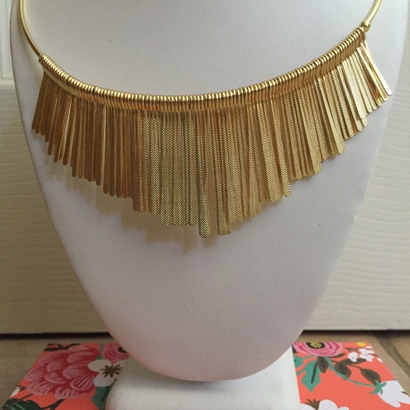 ❤️SOLD❤️Gold Tassel Statement Necklace - Picture 3 of 4
