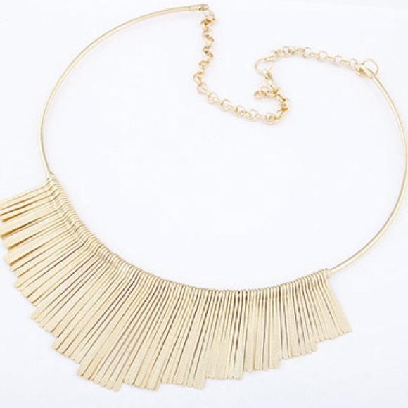 ❤️SOLD❤️Gold Tassel Statement Necklace - Picture 4 of 4