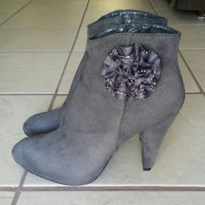 *Sold* Gray Booties