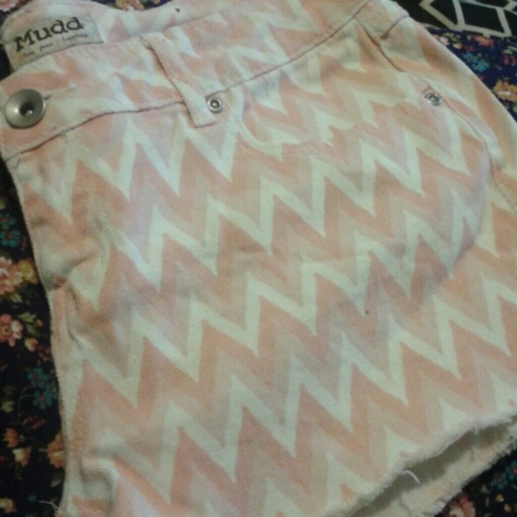 Chevron pattern shorts