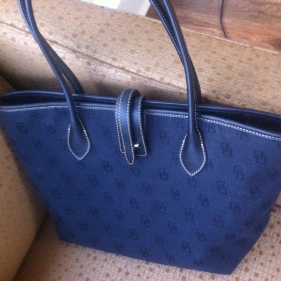 Dooney & Bourke Bag