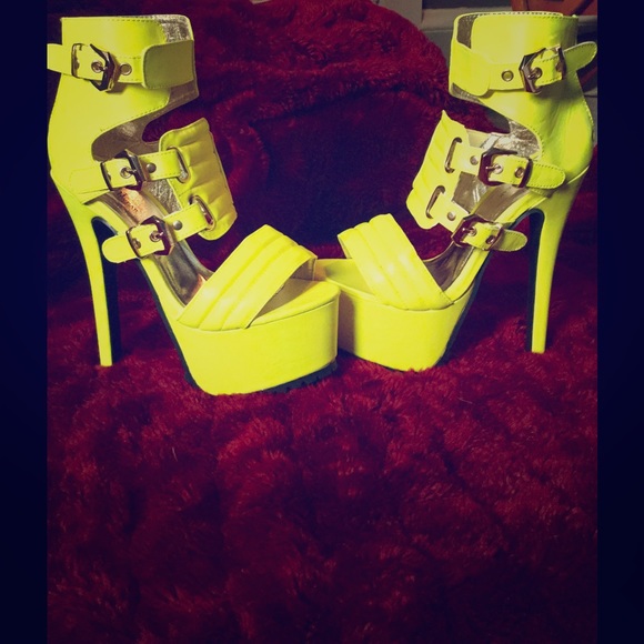 Sexy Yellow stilleto heels w/ buckles- size 6.5/7
