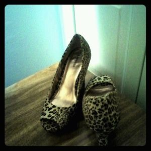 Express cheetah wedge shoe (nwot)