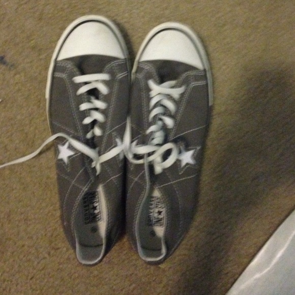 Gray men's converse