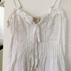 White Lacey detail tank