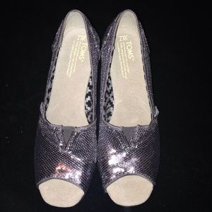 TOMS Silver sparkle wedges