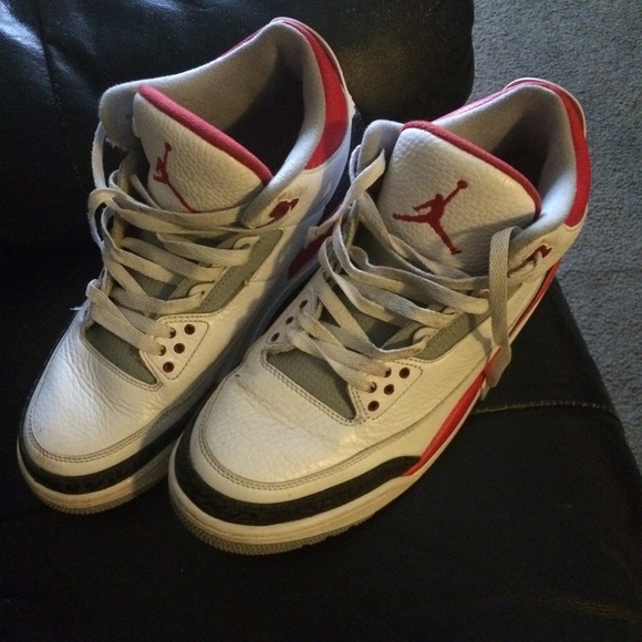 red jordan threes