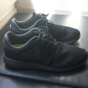 Sold Nike rushe run black